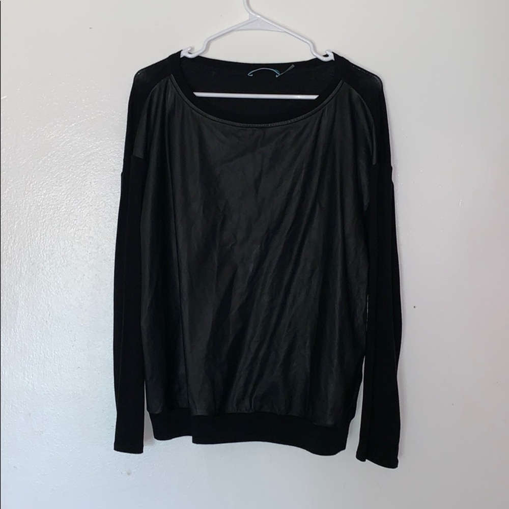 MAKE AN OFFER • Women’s Alice + Olivia top •